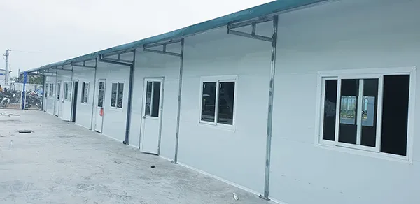 Thumbnail Lán trại công trình bằng tấm panel so với làm bằng tôn 1 lớp: Đâu là lựa chọn phù hợp?